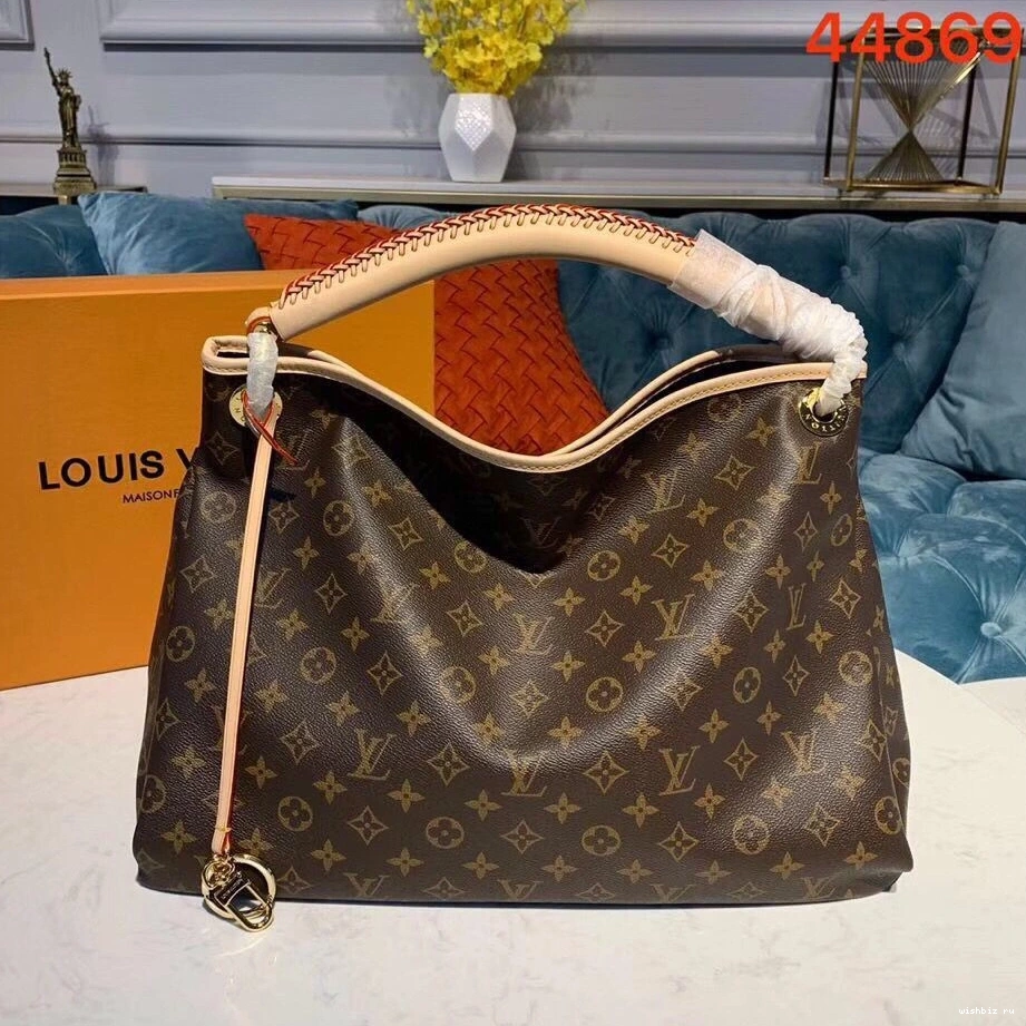 WIS ARTSY LOUIS MM VUITTON 0223